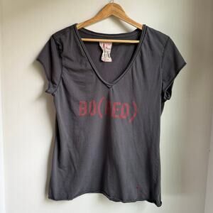 Gap (RED) Graphic V-Neck Tee – “Bored” Print – Women’s XL